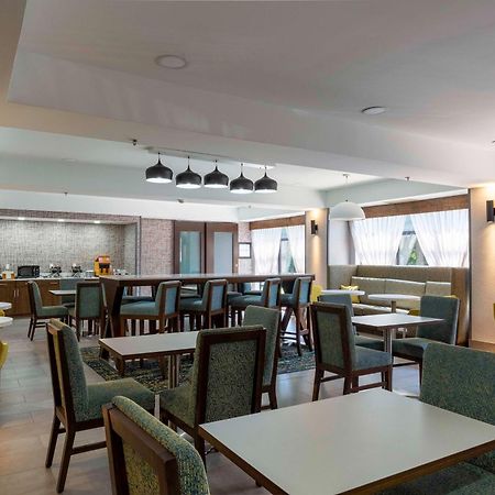 Hampton Inn East Windsor Bagian luar foto