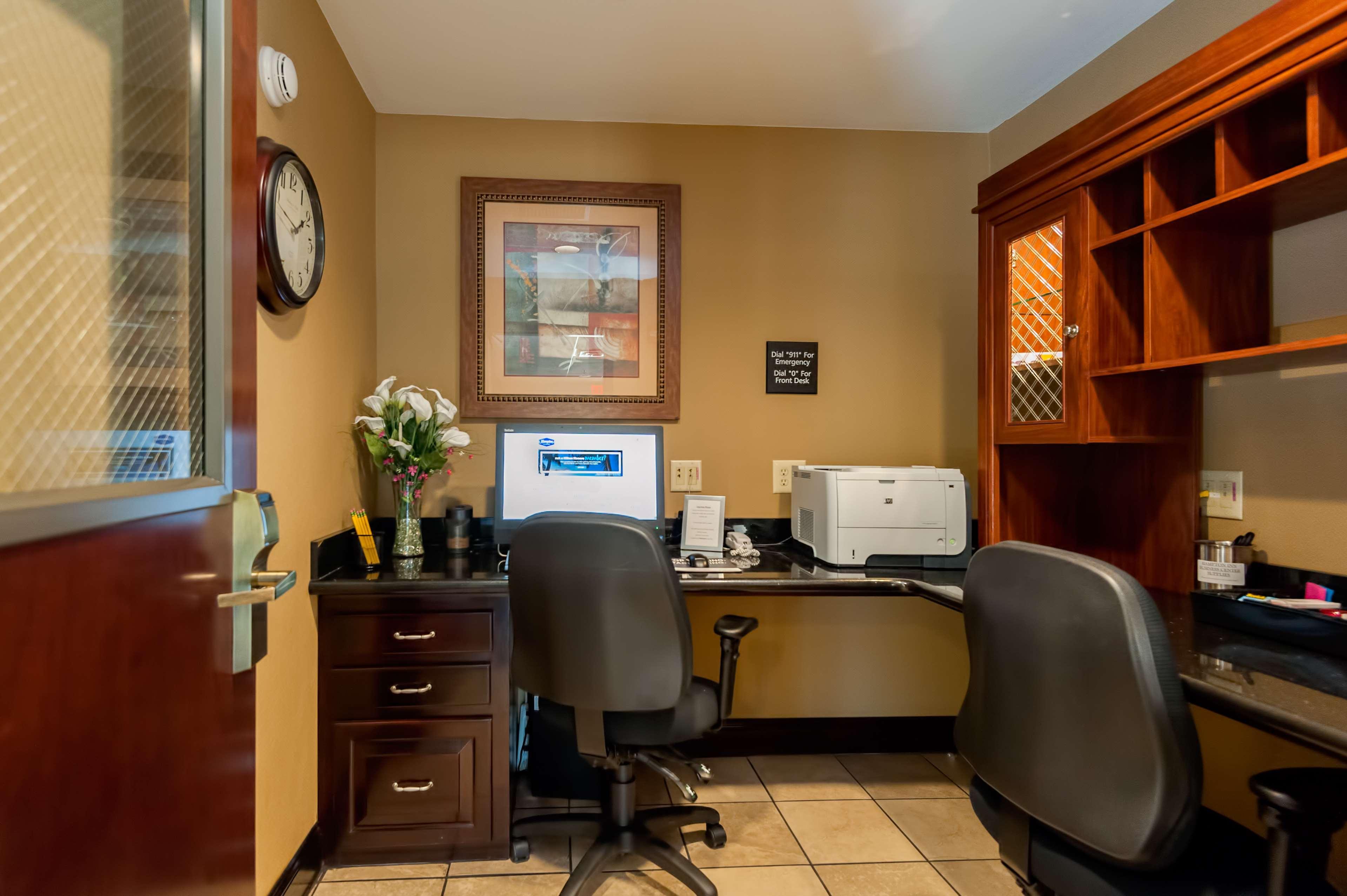 Hampton Inn East Windsor Bagian luar foto