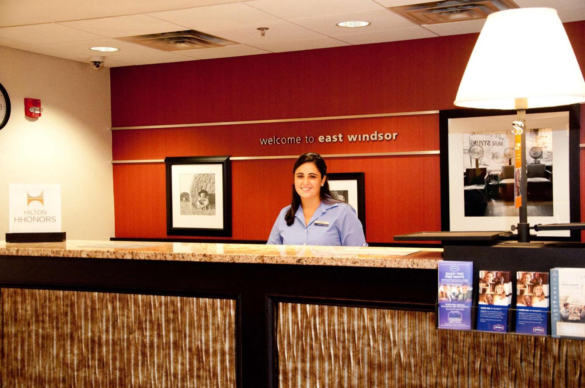 Hampton Inn East Windsor Bagian luar foto