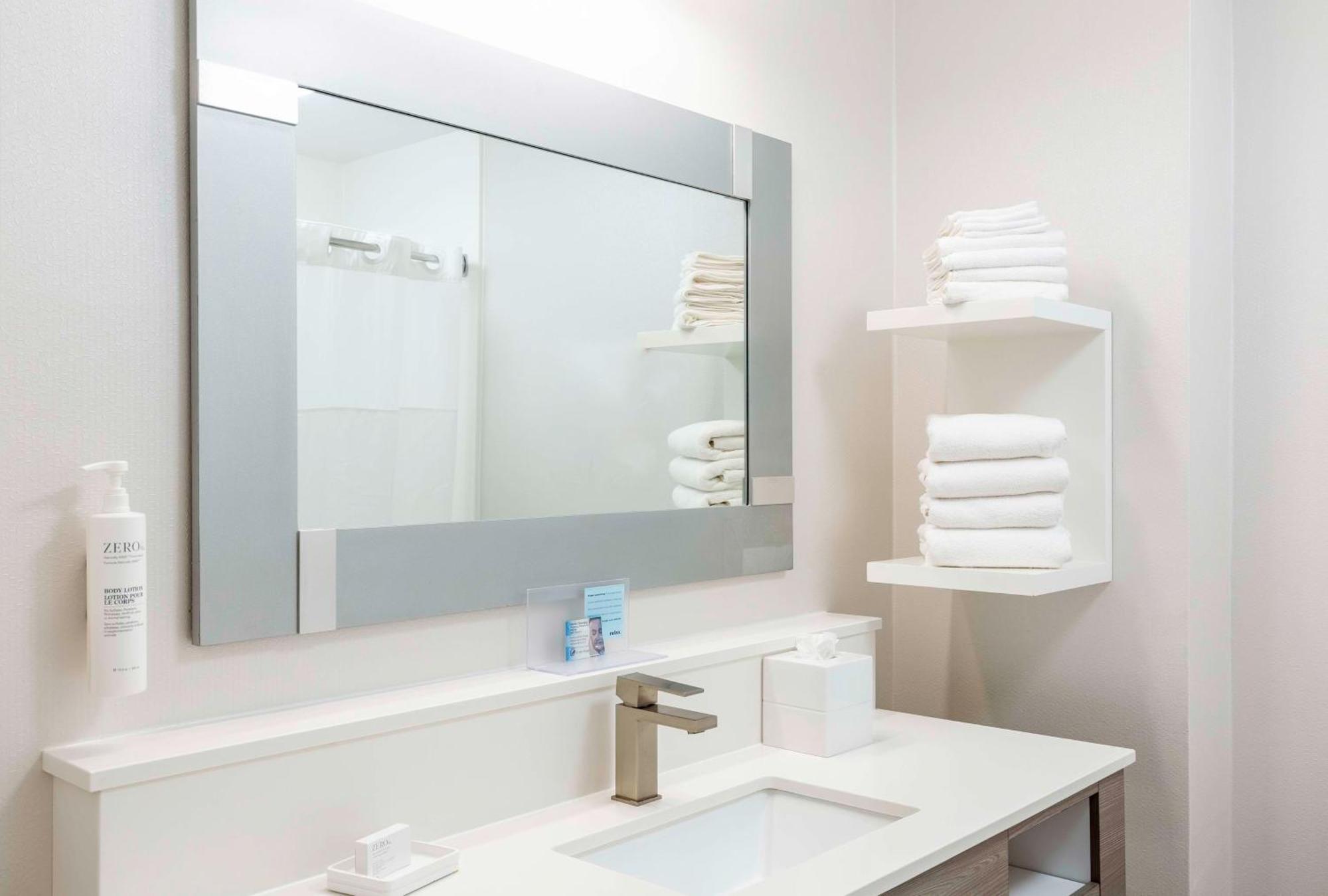 Hampton Inn East Windsor Bagian luar foto