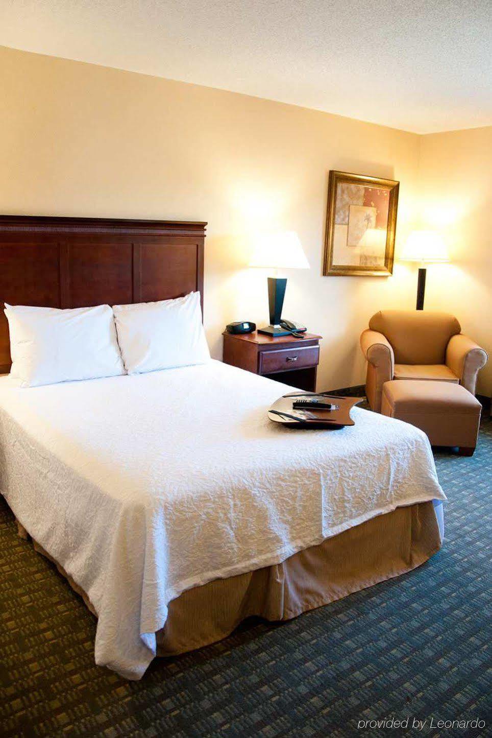 Hampton Inn East Windsor Bagian luar foto